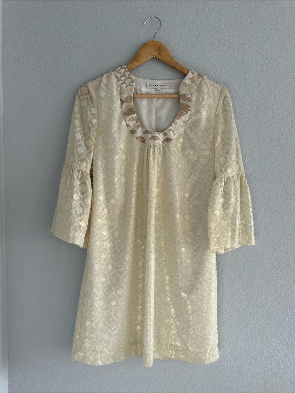 Trina Turk Ivory Metallic Jacquard Bell Sleeve Shift Dress Size 2